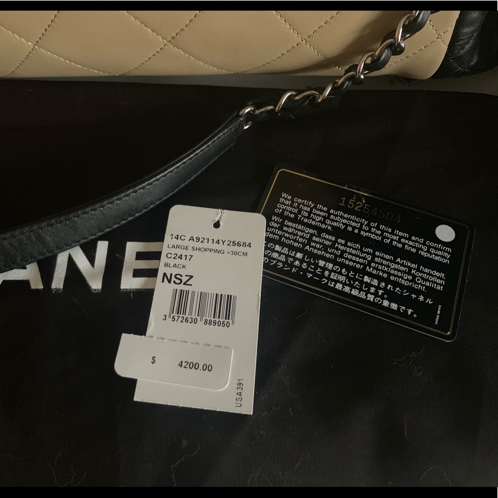 Chanel Handbag - Picture 7 of 8